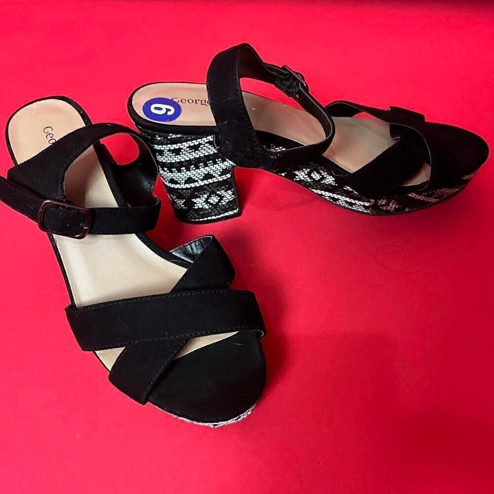George / Black and white geometric patterned one toe block heels 🖤🤍‌